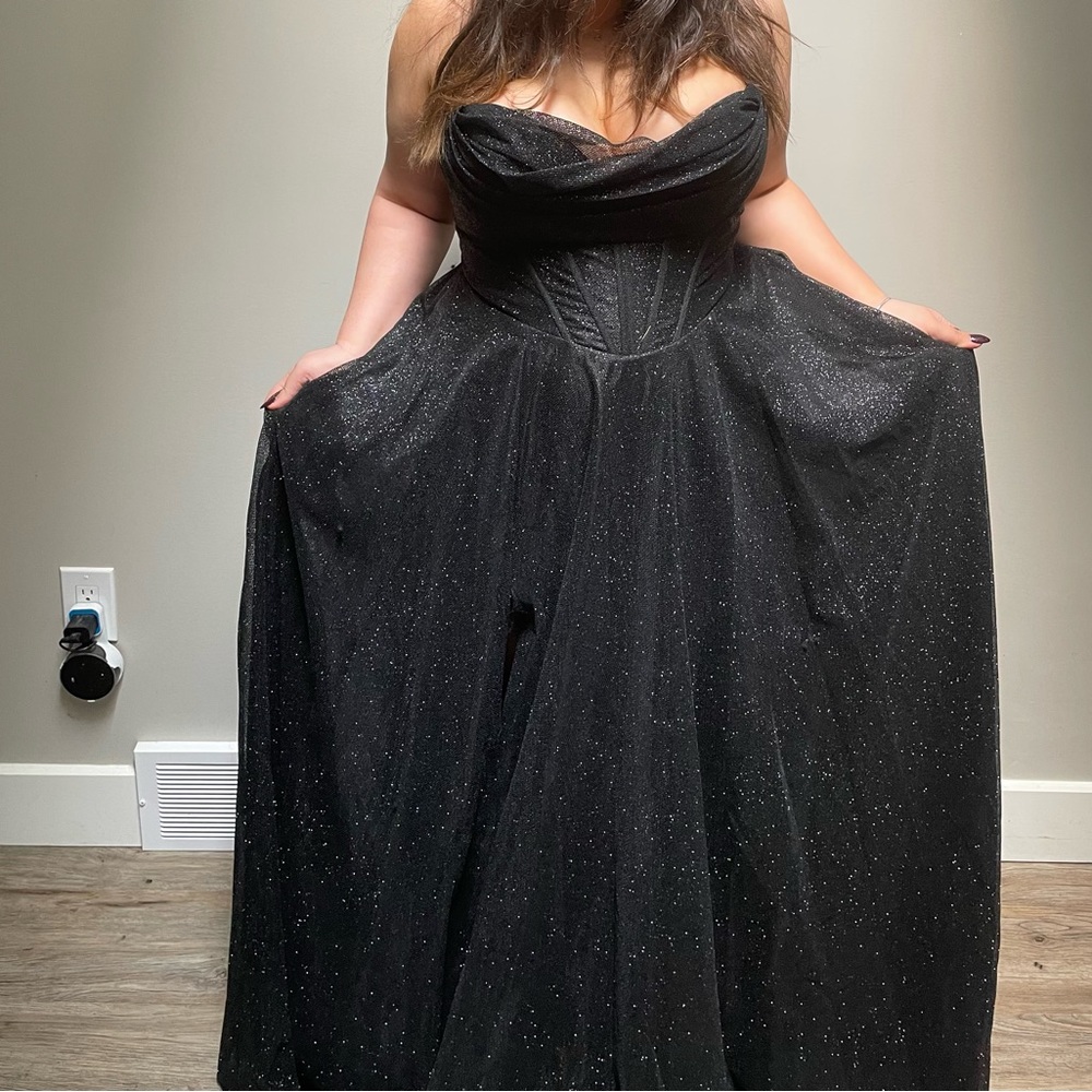 PROM/FORMAL DRESS - Picture 2 of 5